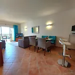 One Bedroom With Stunning Views דירה