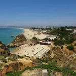 One Bedroom With Stunning Views דירה