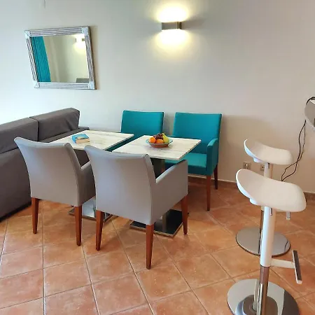 One Bedroom With Stunning Views Apartment